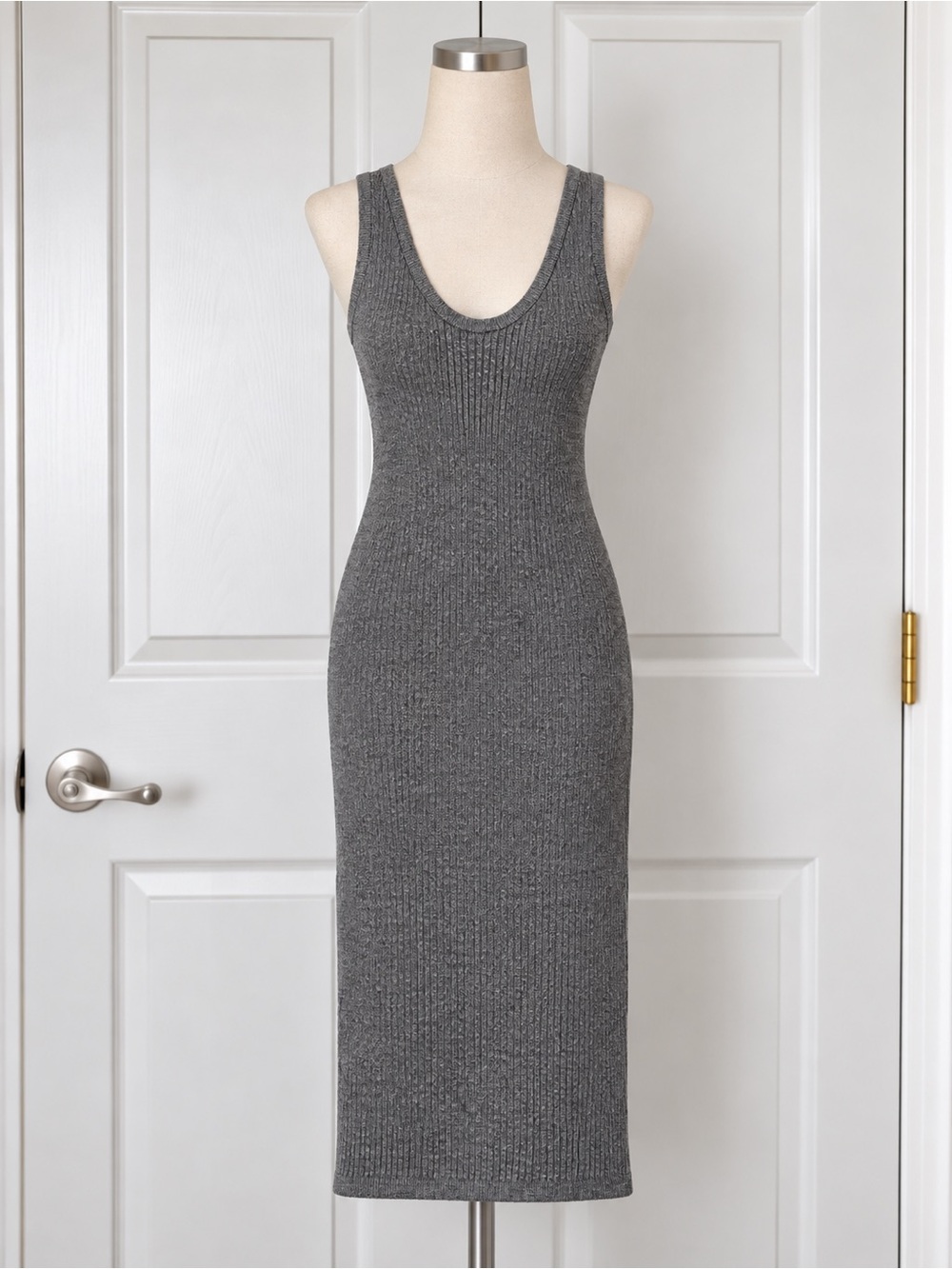 FOREVER 21 Women’s Gray Solid Knit Midi Dress L Scoop Neck Sleeveless Stretch